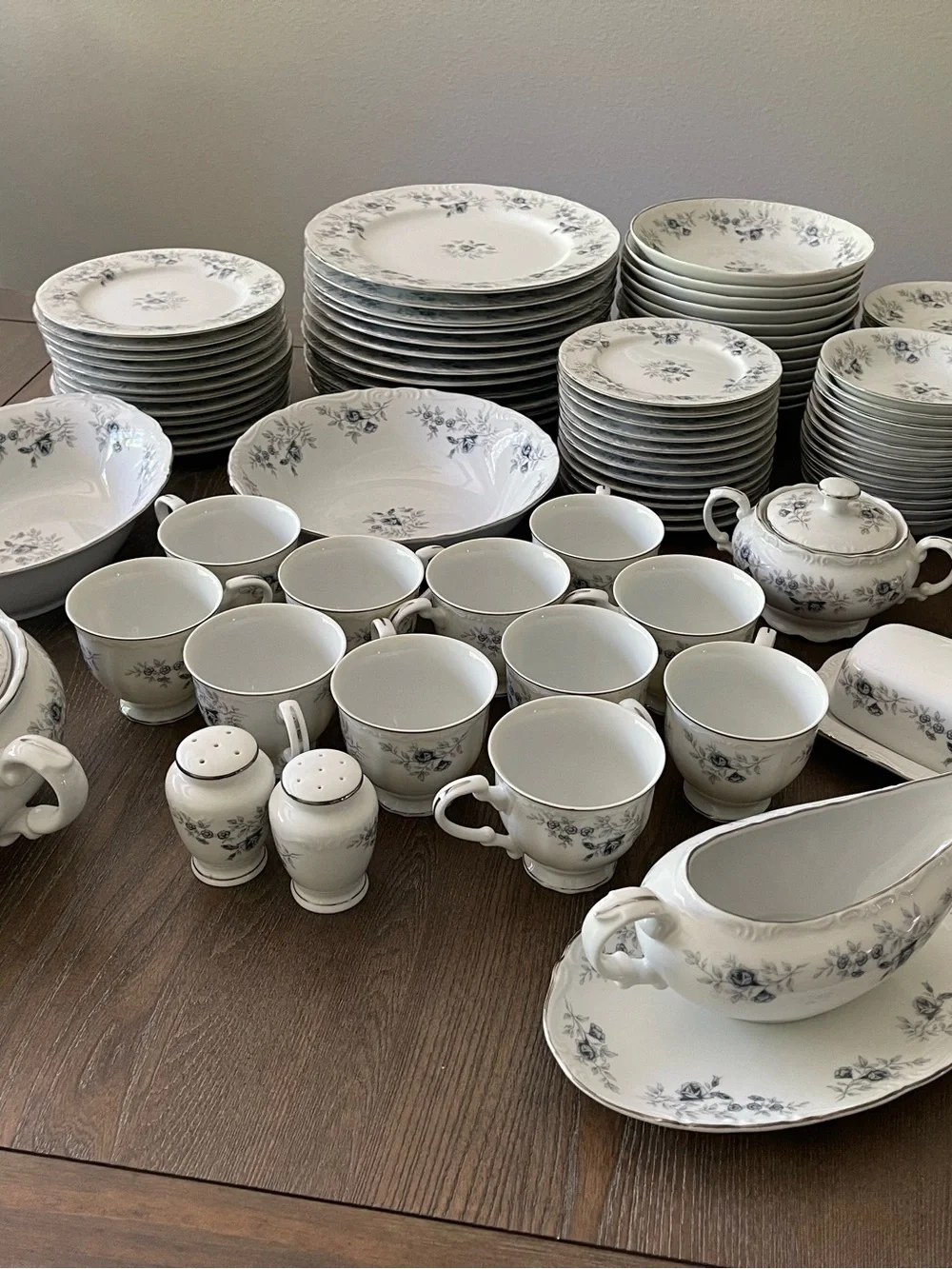 Antique Baroque Bleu by Danielle fine china from Japan